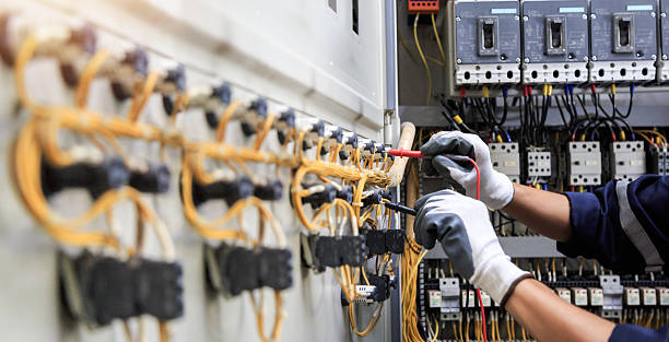 Professional Electrician technician working in Charleston, MS